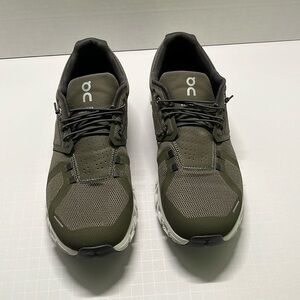 Mens Size 11 On Cloud sneakers